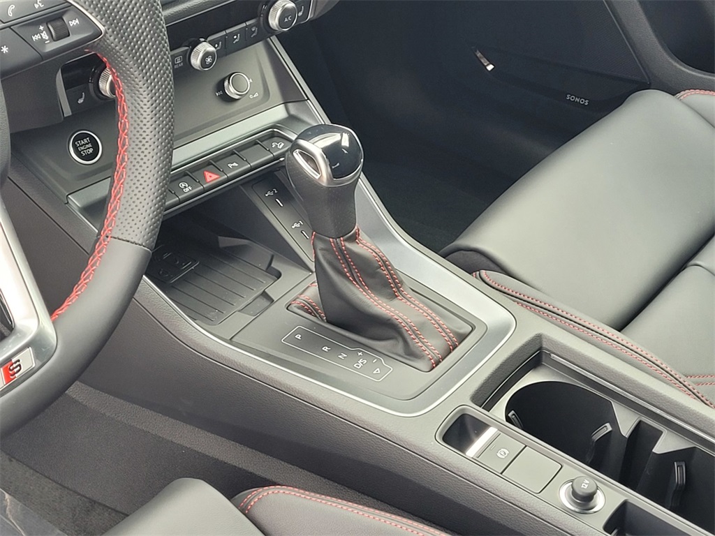 Vehicle image 14 of 15