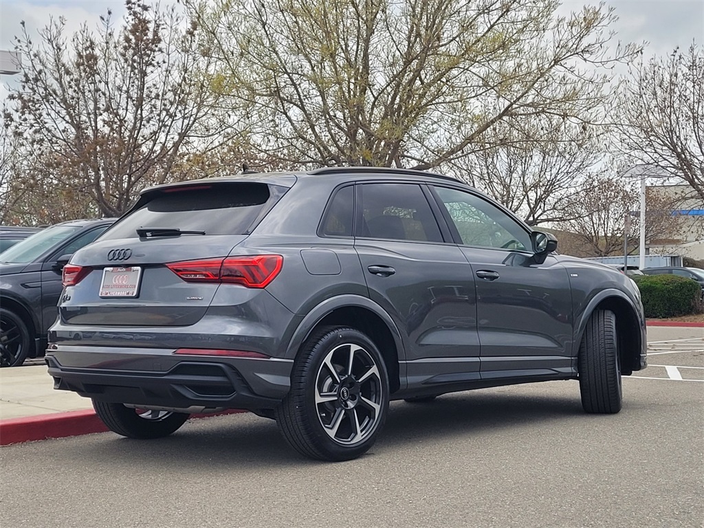 Vehicle image 4 of 15