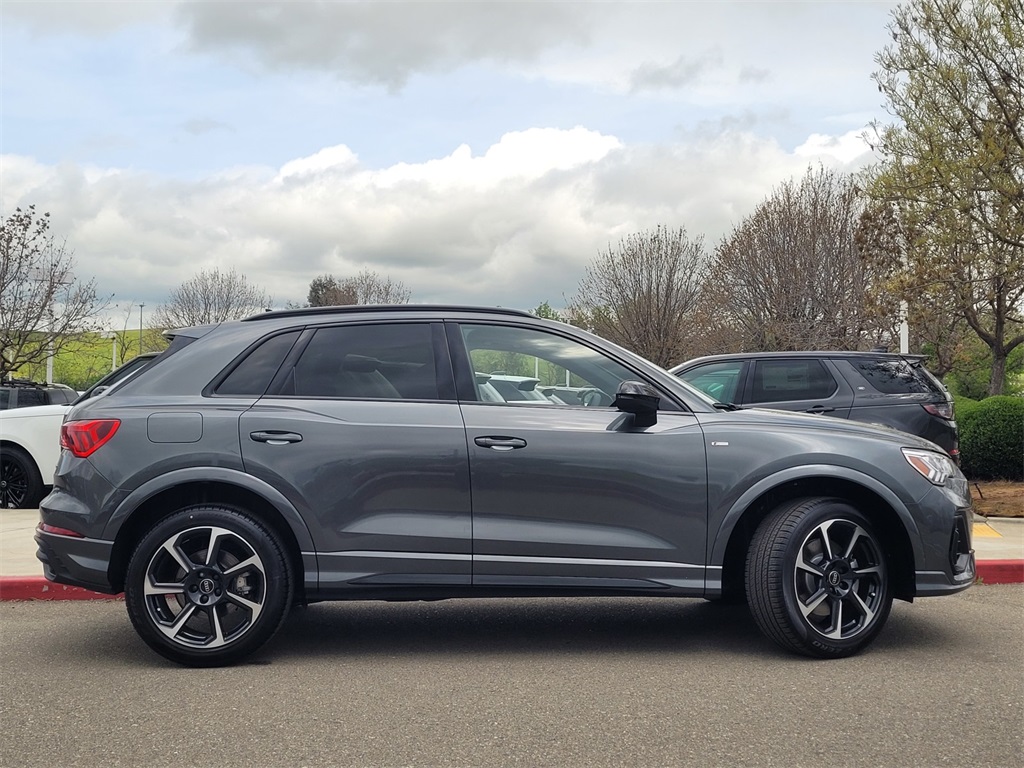 Vehicle image 3 of 15