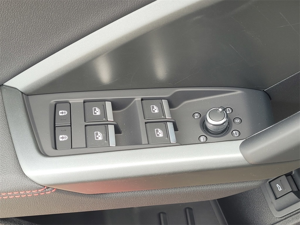 Vehicle image 11 of 15