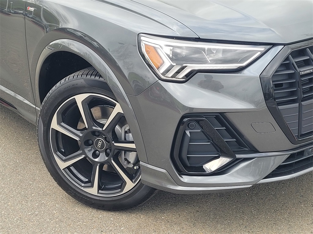 Vehicle image 6 of 15