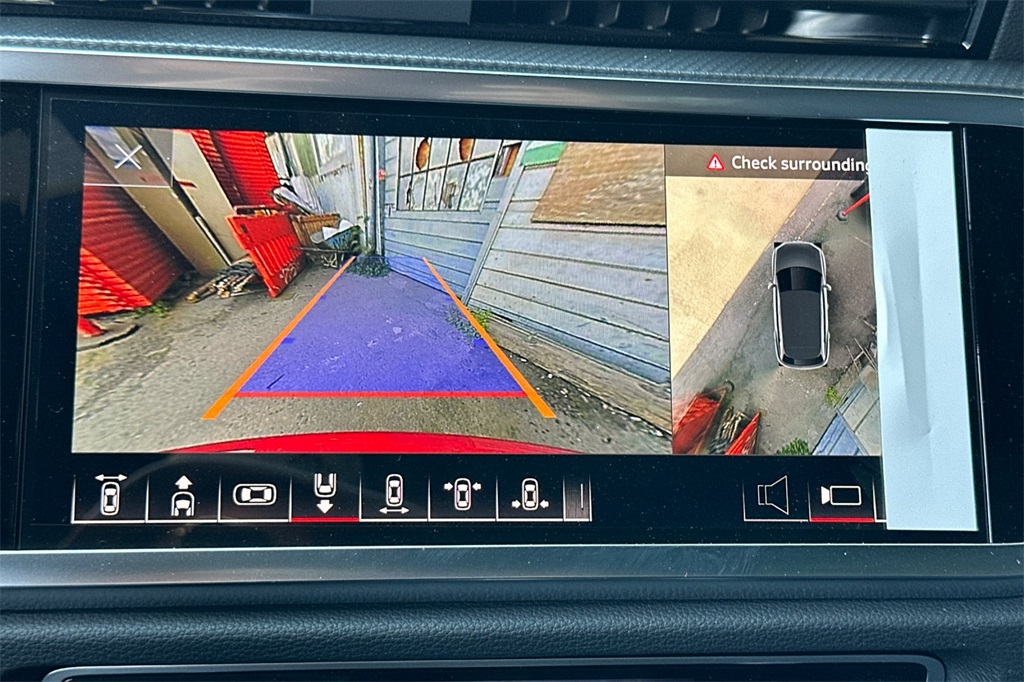 Vehicle image 17 of 23