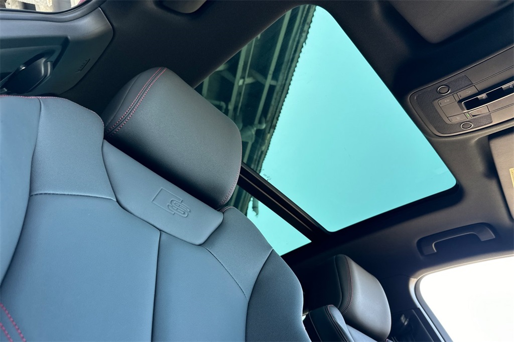 Vehicle image 14 of 23