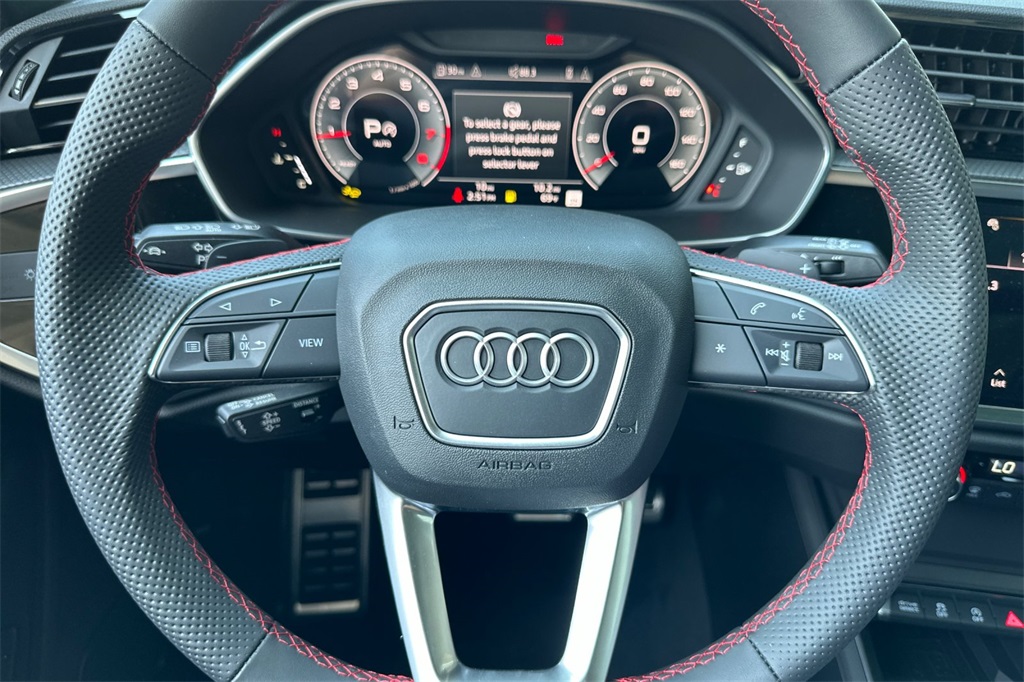 Vehicle image 21 of 23