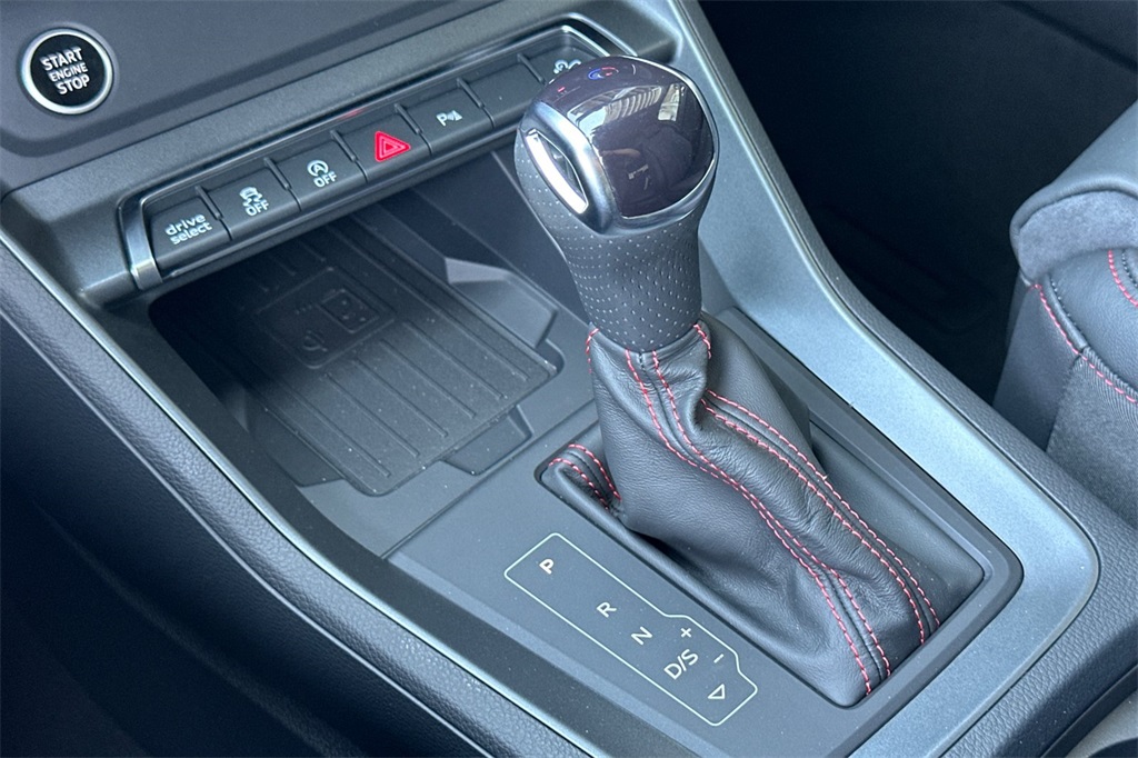 Vehicle image 19 of 23