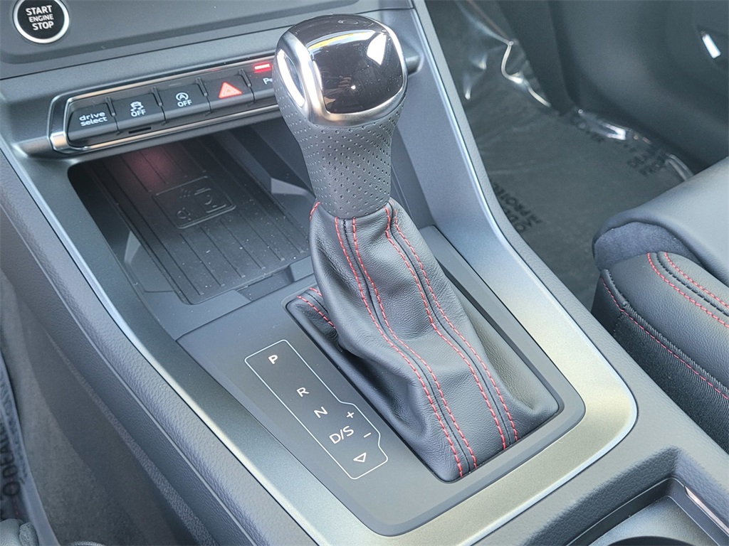 Vehicle image 14 of 15