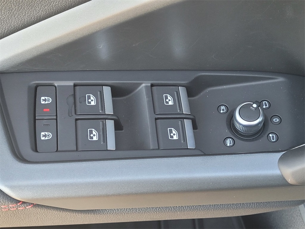 Vehicle image 11 of 15