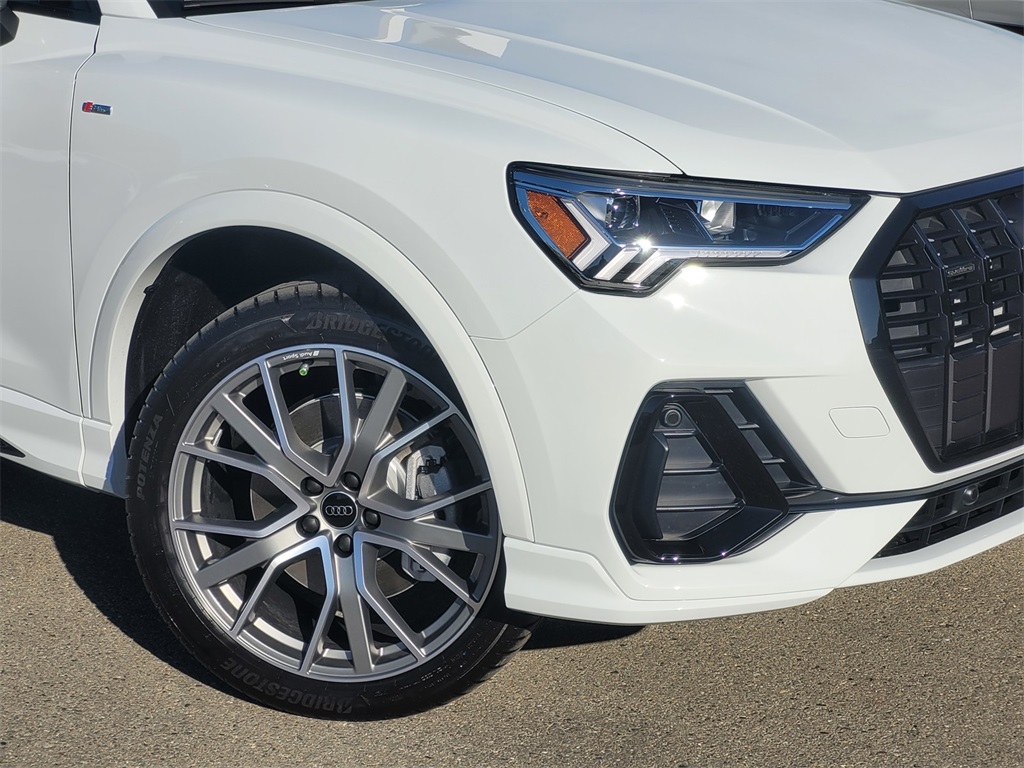 Vehicle image 6 of 15