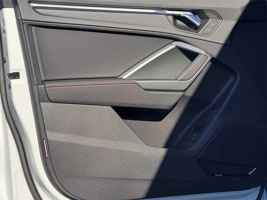Vehicle image 10 of 15