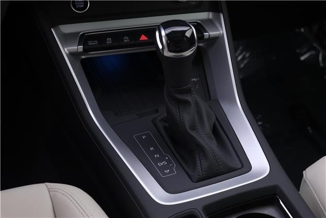 Vehicle image 16 of 17