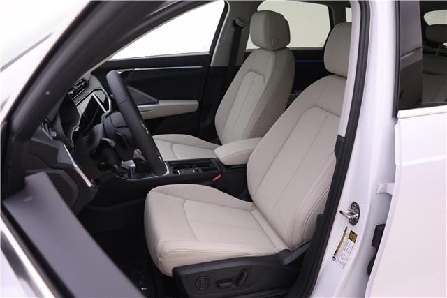 Vehicle image 7 of 17
