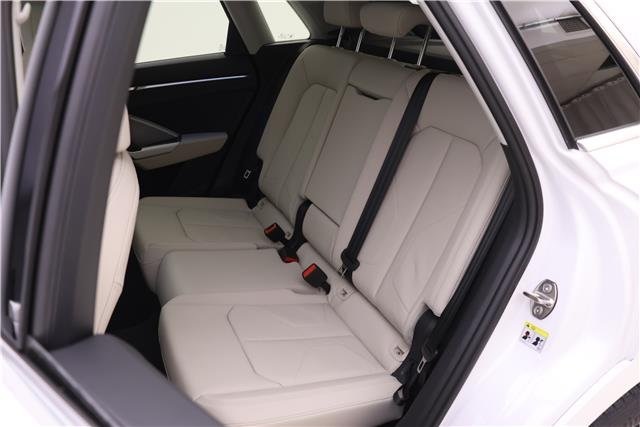 Vehicle image 9 of 17