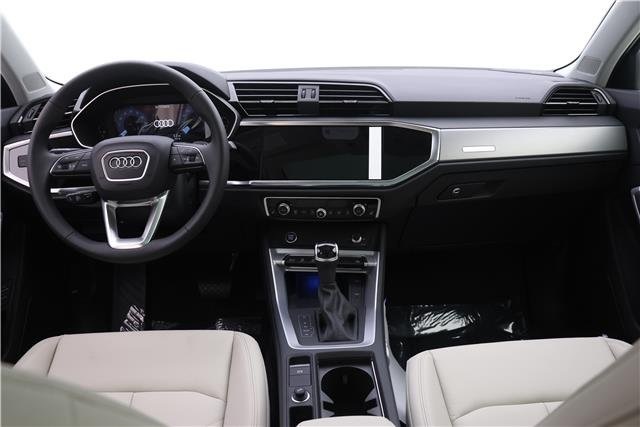 Vehicle image 11 of 17
