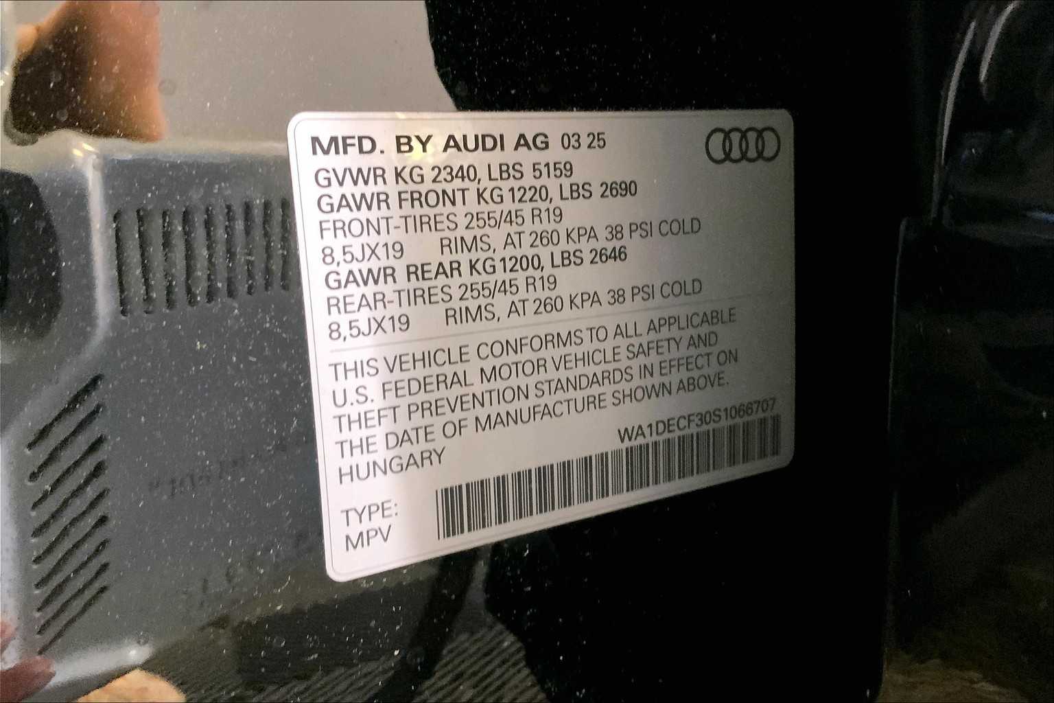 Vehicle image 18 of 19