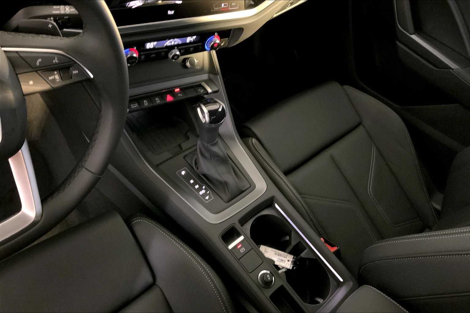 Vehicle image 8 of 19