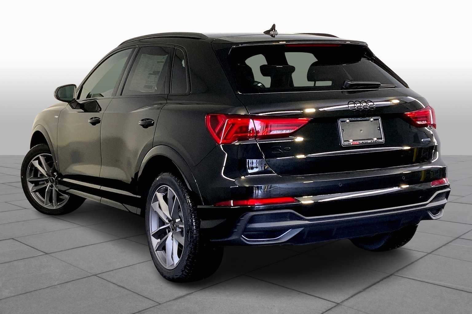 Vehicle image 5 of 19