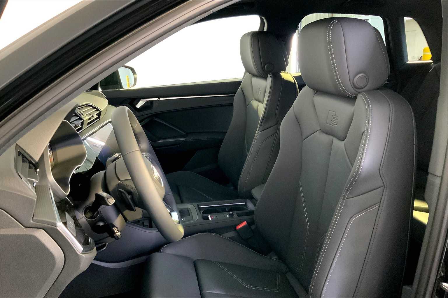 Vehicle image 10 of 19