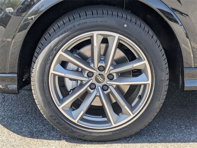 Vehicle image 17 of 19