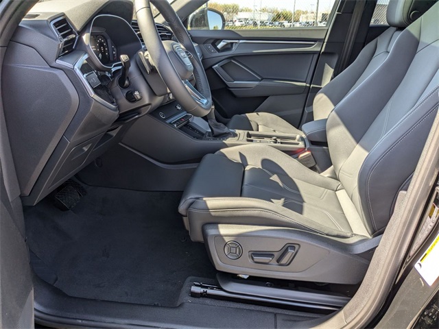 Vehicle image 9 of 19