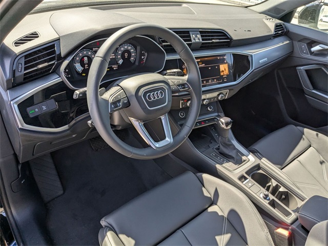 Vehicle image 10 of 19