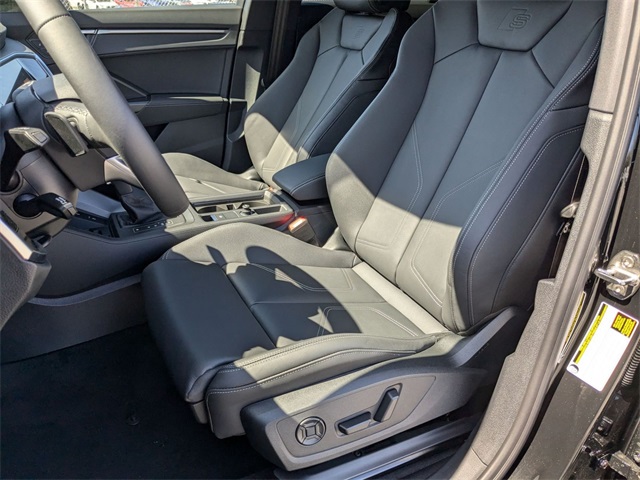 Vehicle image 15 of 19