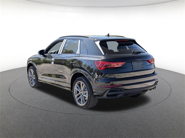 Vehicle image 8 of 19