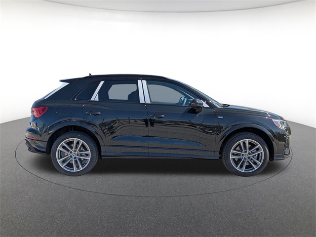 Vehicle image 7 of 19