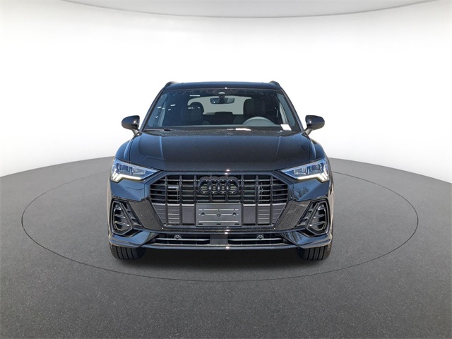 Vehicle image 4 of 19