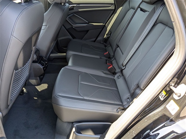 Vehicle image 16 of 19