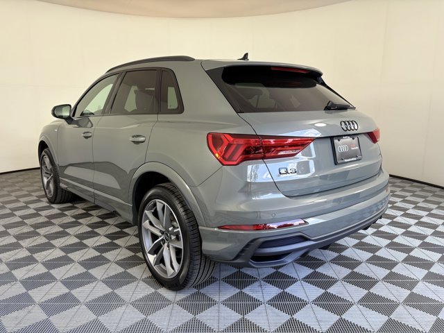 Vehicle image 7 of 28