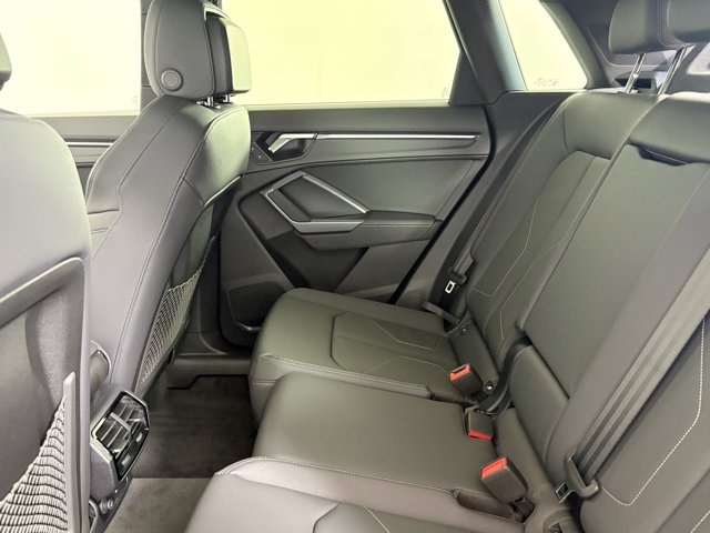 Vehicle image 11 of 28
