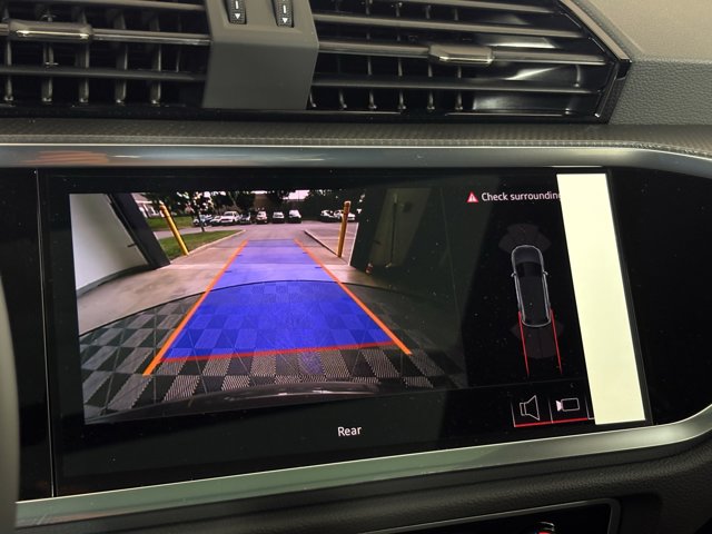 Vehicle image 18 of 28