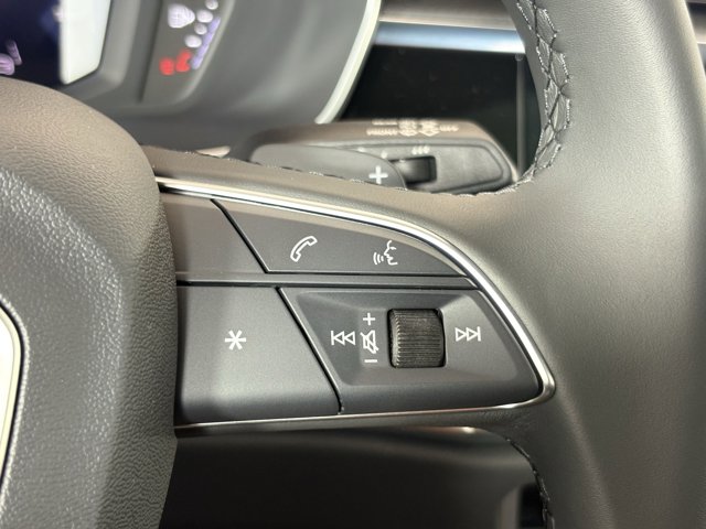 Vehicle image 25 of 28