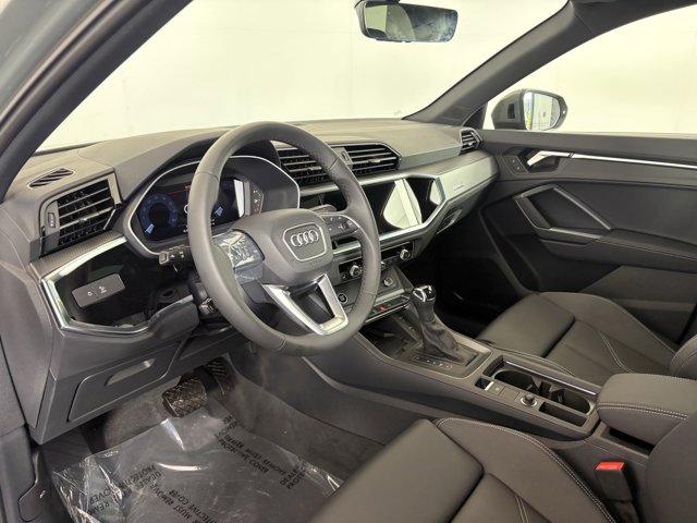 Vehicle image 15 of 28