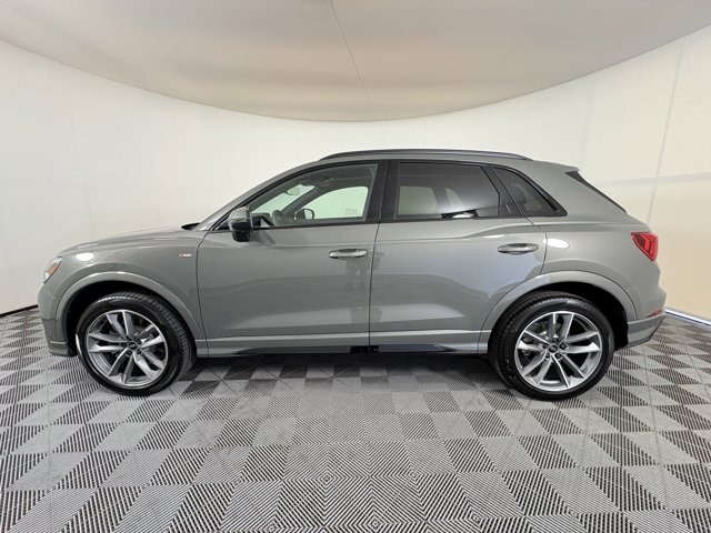 Vehicle image 8 of 28