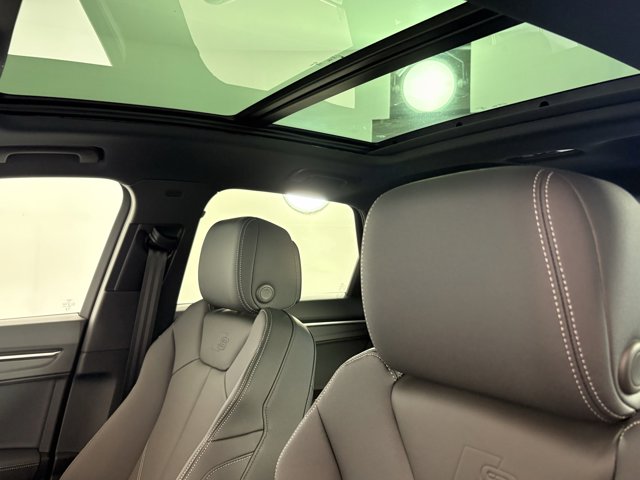 Vehicle image 13 of 28