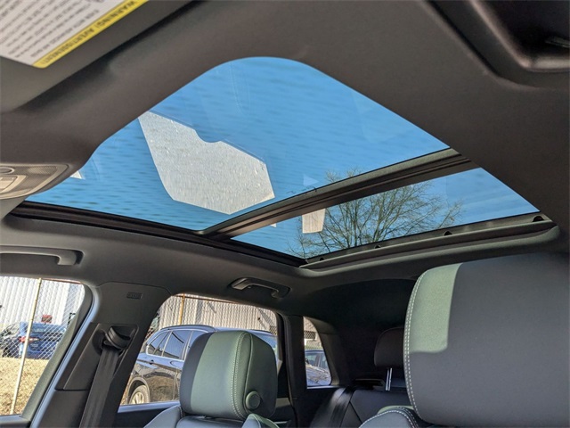 Vehicle image 11 of 19