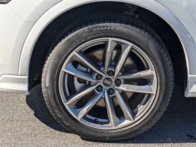 Vehicle image 17 of 19