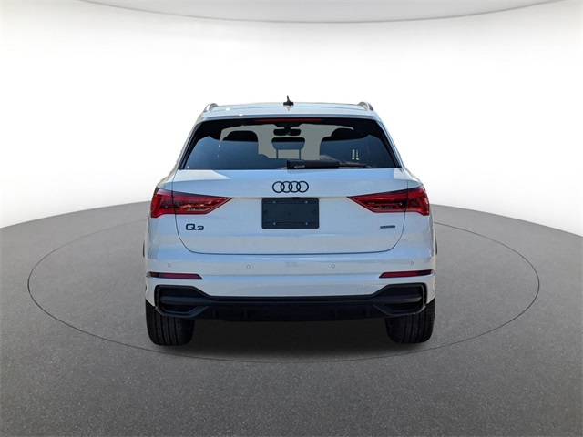 Vehicle image 5 of 19