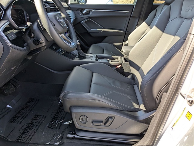 Vehicle image 9 of 19