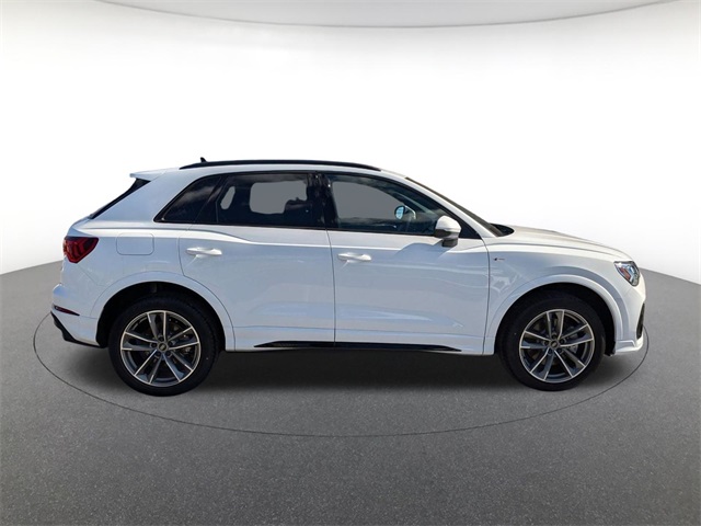 Vehicle image 7 of 19