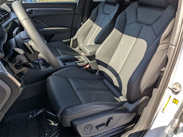 Vehicle image 16 of 19