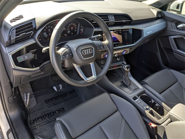 Vehicle image 10 of 19