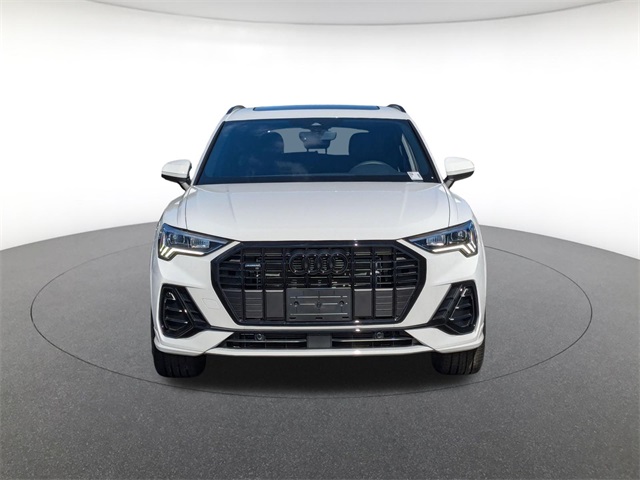 Vehicle image 4 of 19