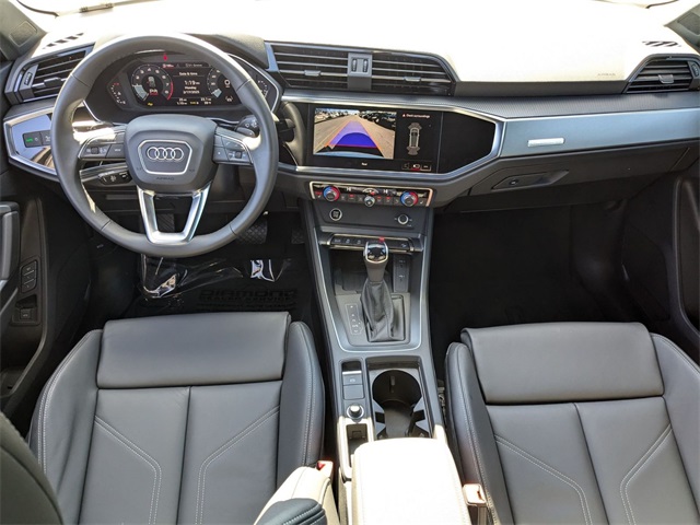 Vehicle image 14 of 19