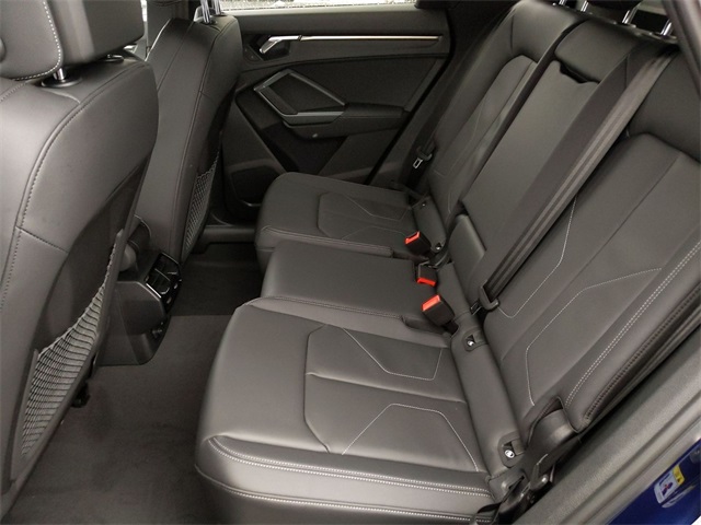Vehicle image 15 of 18