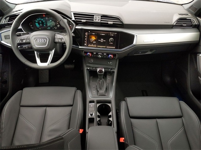 Vehicle image 14 of 18