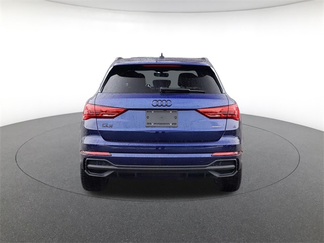 Vehicle image 5 of 18