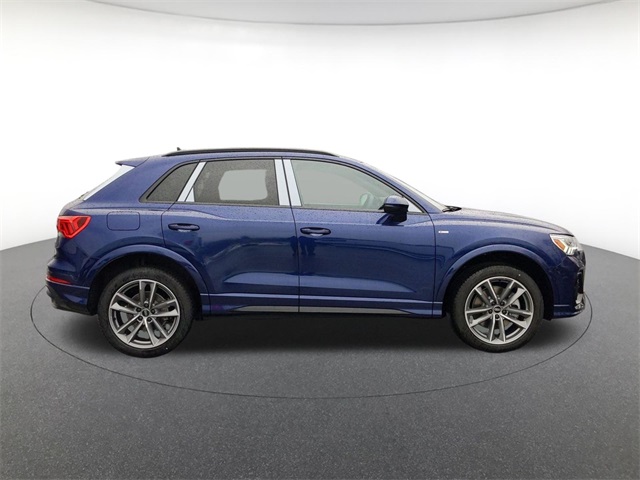 Vehicle image 7 of 18