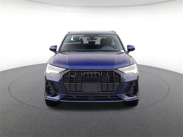Vehicle image 4 of 18